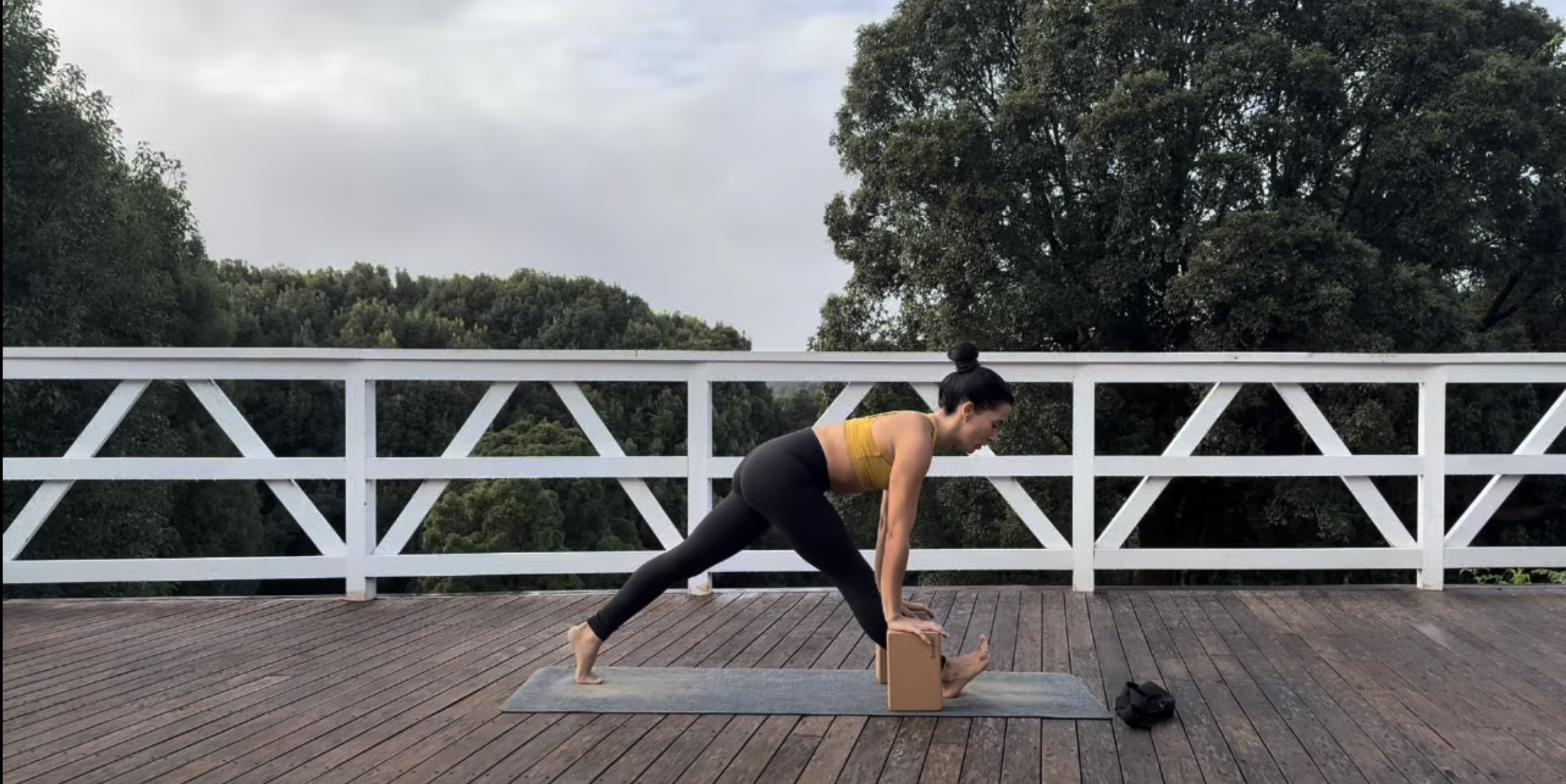 Preparación para Pinchamayurasana con Bea